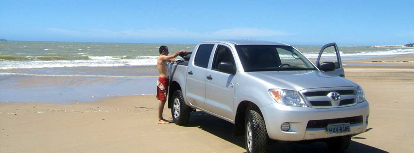 viaggiare kite - jeep sulla spiaggia